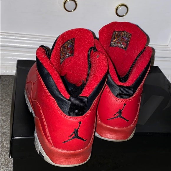 Jordan 10 Sneaker - Picture 3 of 4